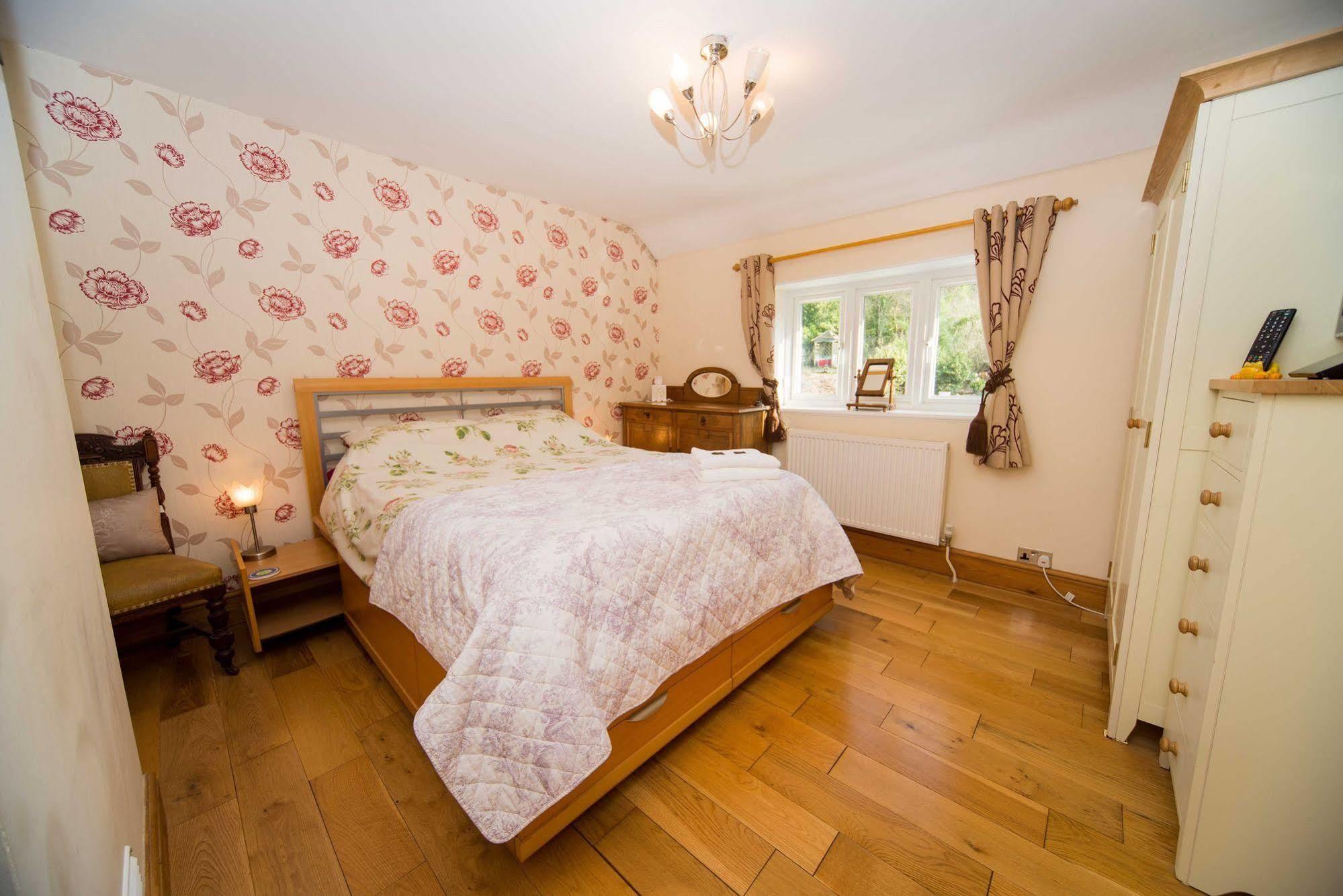 Stunning Countryside Views & Private Balcony! Cozy Room, 3 Miles To Lyme Regis - Free Parking & Wifi Axminster Kültér fotó