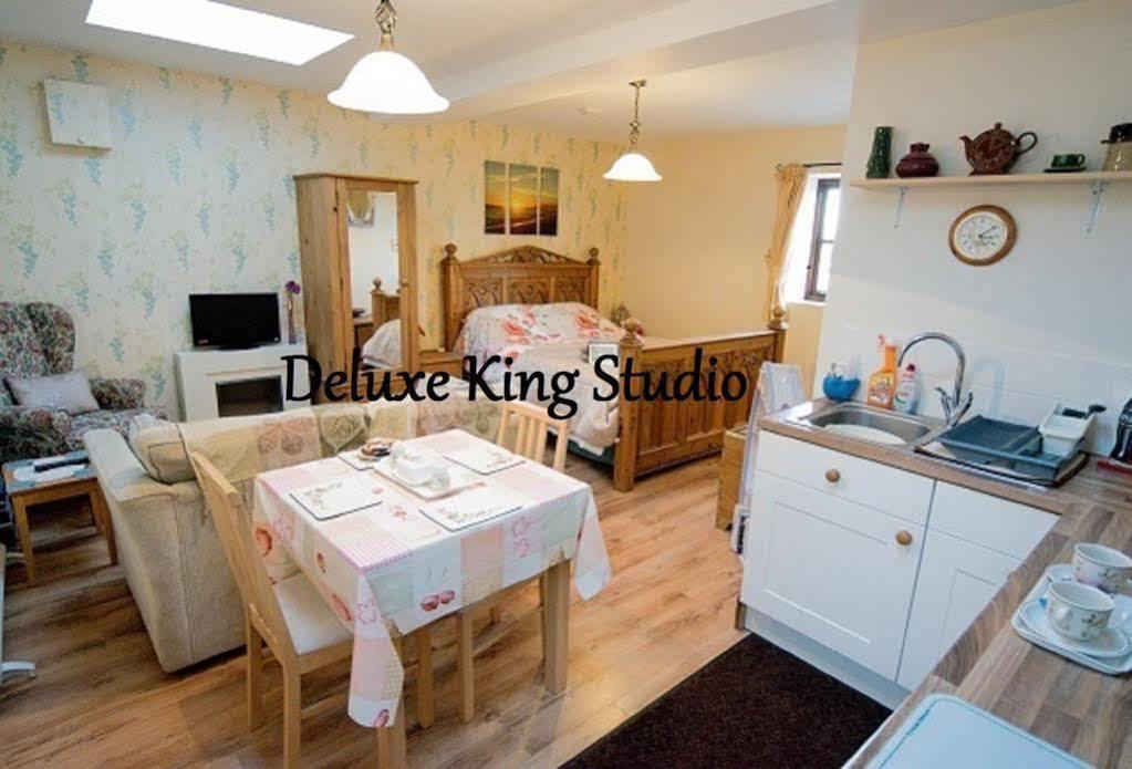 Stunning Countryside Views & Private Balcony! Cozy Room, 3 Miles To Lyme Regis - Free Parking & Wifi Axminster Kültér fotó