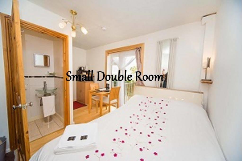 Stunning Countryside Views & Private Balcony! Cozy Room, 3 Miles To Lyme Regis - Free Parking & Wifi Axminster Kültér fotó