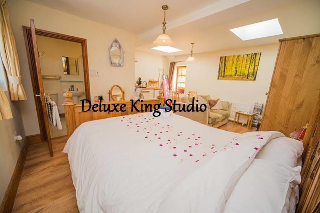 Stunning Countryside Views & Private Balcony! Cozy Room, 3 Miles To Lyme Regis - Free Parking & Wifi Axminster Kültér fotó