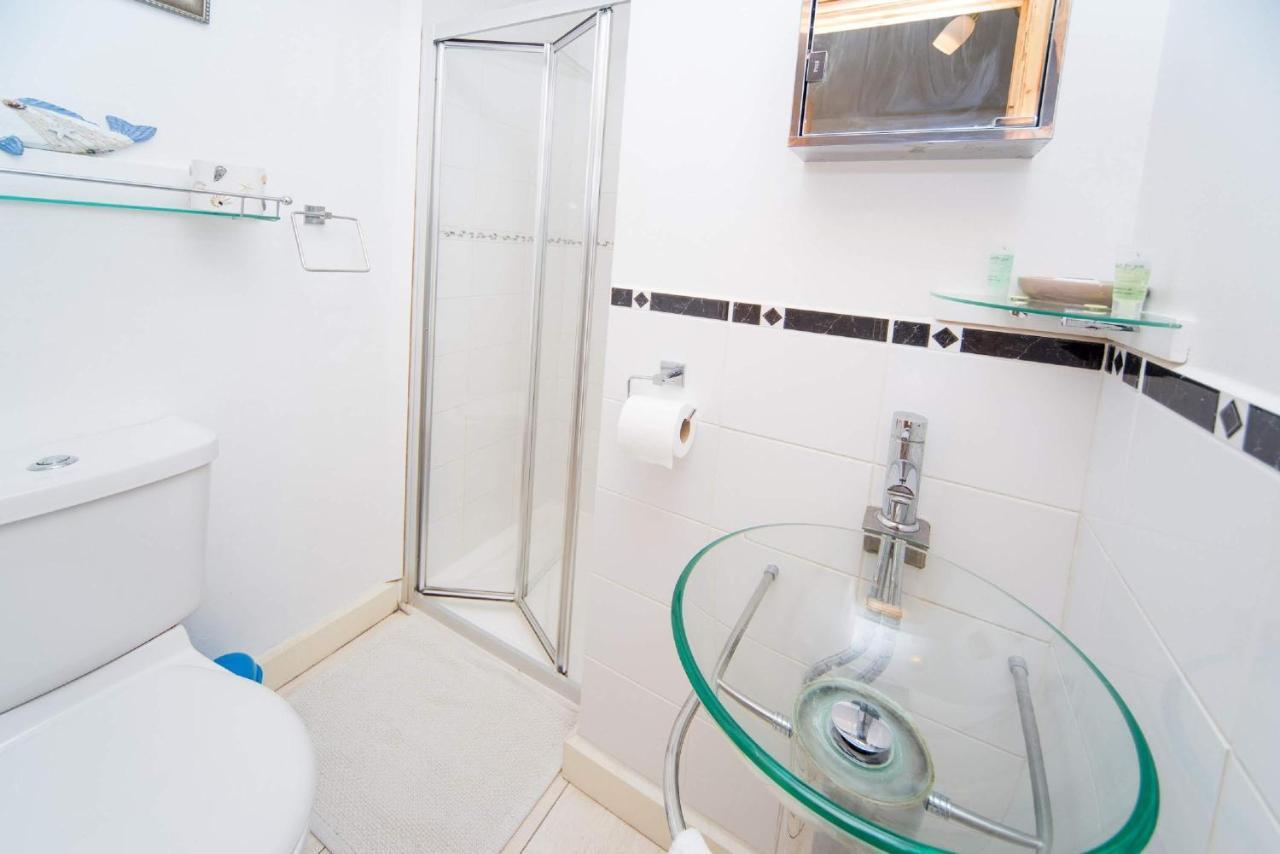 Stunning Countryside Views & Private Balcony! Cozy Room, 3 Miles To Lyme Regis - Free Parking & Wifi Axminster Kültér fotó