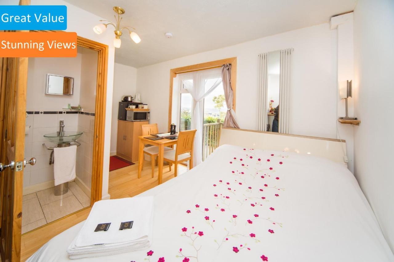 Stunning Countryside Views & Private Balcony! Cozy Room, 3 Miles To Lyme Regis - Free Parking & Wifi Axminster Kültér fotó